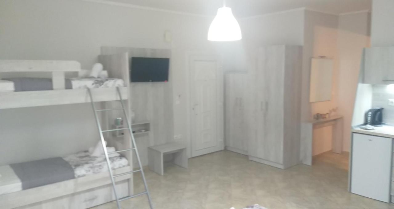 Studio Garden Apartment Nea Kallikrateia Exterior foto